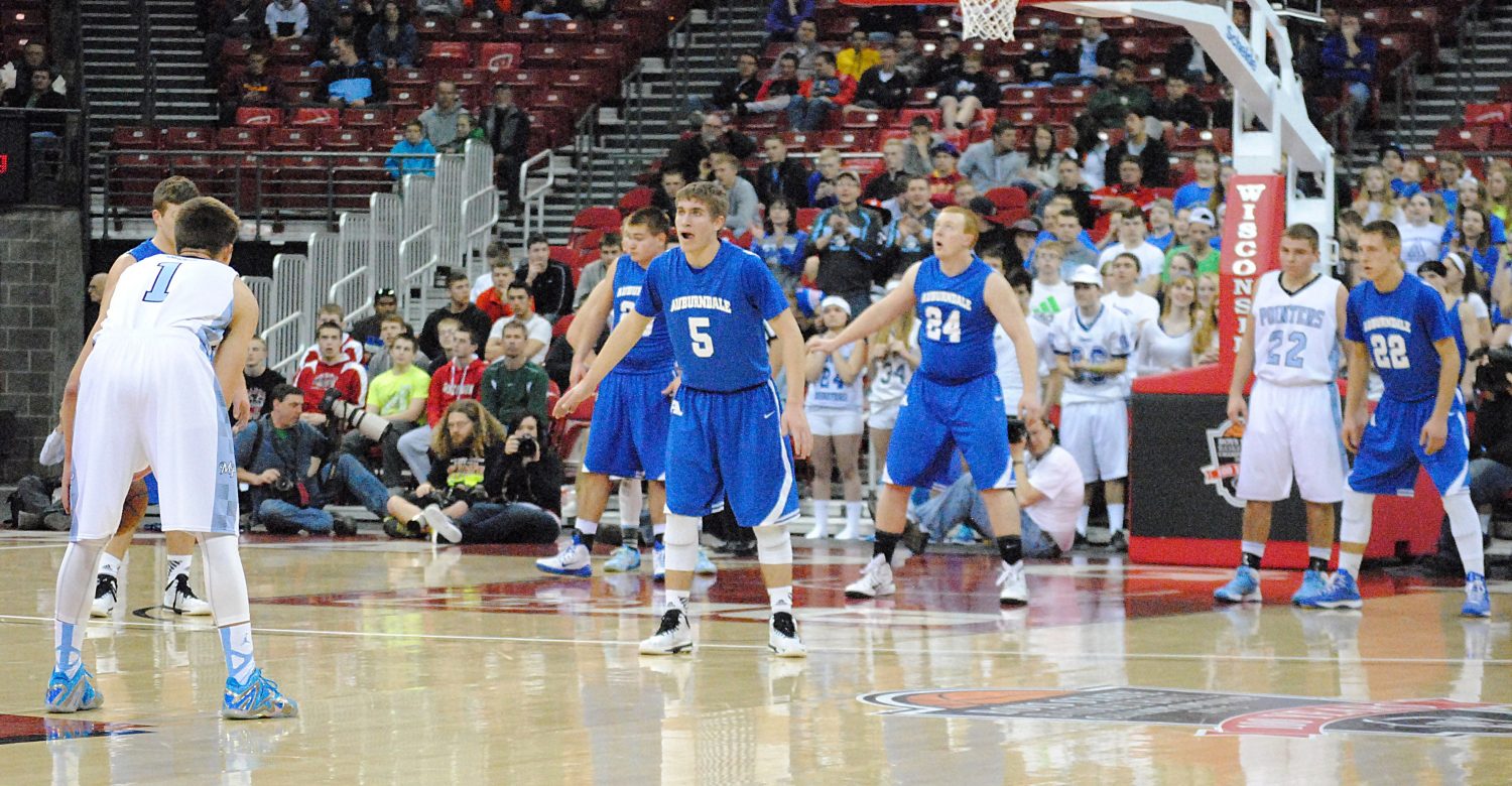 auburndale basketball boys state wiaa playoffs apaches mineral point kohl center 2015