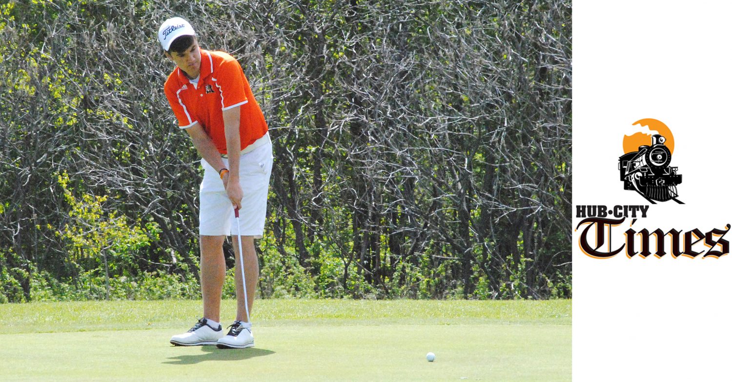 Marshfield senior Derek Michalski has two meet medalist honors already this season, a year after qualifying for his first WIAA state tournament.